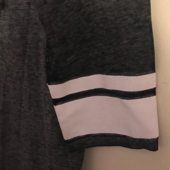 No Boundaries gray tee - Picture 4 of 4